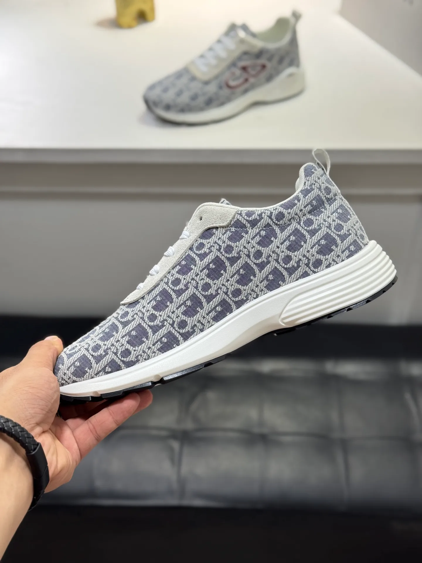 Men's shoes 💰420 [New style] 🏵️🏵️Original quality! Dior🔥Christan Dior (Dior) hot style [new style]⚠⚠️Top purchasing agent🔍🔍Men's HK counters are on sale simultaneously. Sole: The original sole is specially provided by the original factory. The exclusive movable molded sole is super comfortable. The original factory follows the order. 🔍🔍The high-quality multi-color splicing design is exquisite and unique, with canvas upper and mesh lining💪Details determine the quality. We only make shoes with care. You can go in and out of the counter at will. Welcome to compare🇮🇹Size: 38-44 (45 customized)